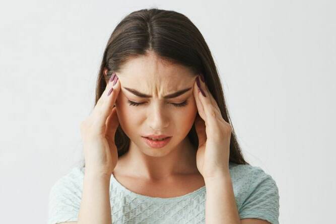 How To Deal With Migraines? Causes, Symptoms, and Possible Fixes
