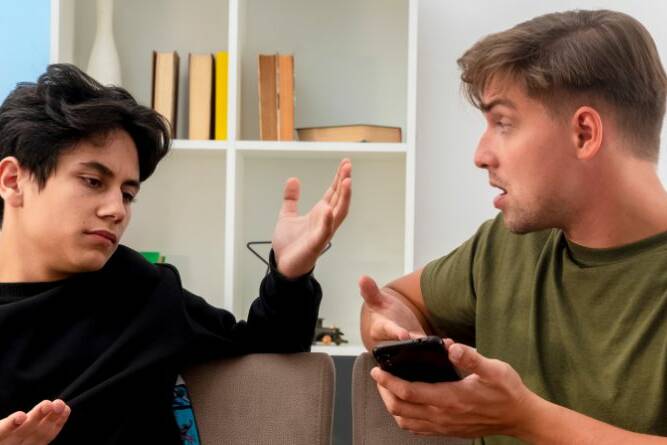 5 Red Flags of Toxic People and How to Deal with Them