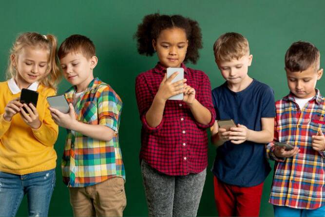 Screen Time vs. Your Child’s Vision: How to Find the Right Balance Without Resistance