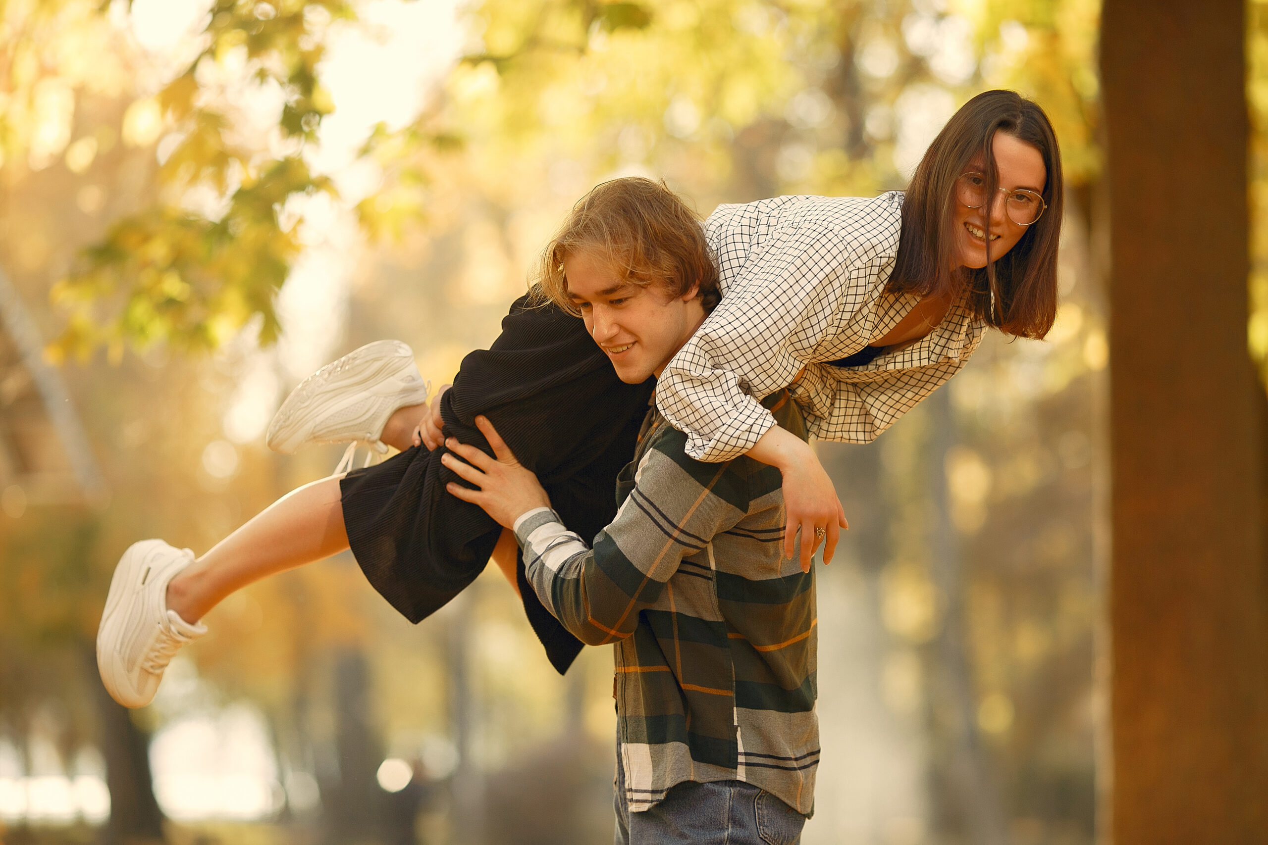 Happy Marriage, Real Life: What Love Looks Like When No One’s Watching Couple sitting and talking warmly, symbolizing problem-solving in marriage