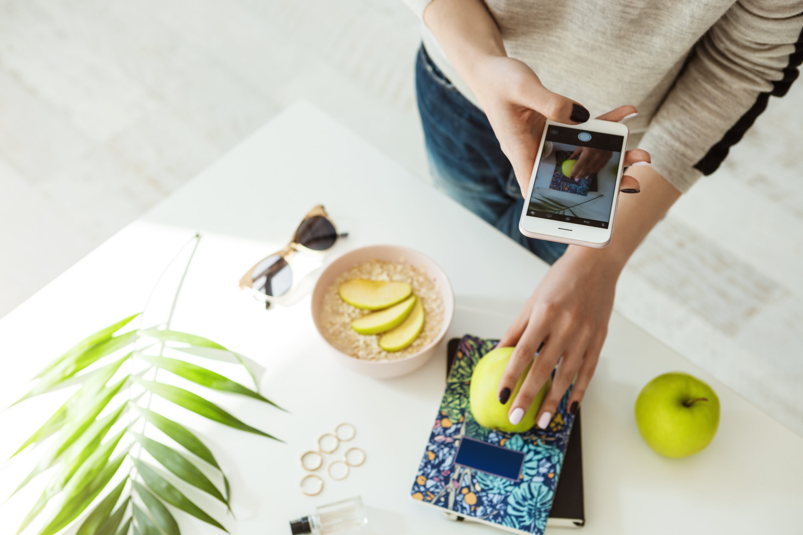 Feeling Wired, Tired, and Distracted? It Might Be Time for a Digital Detox Image by Freepik
