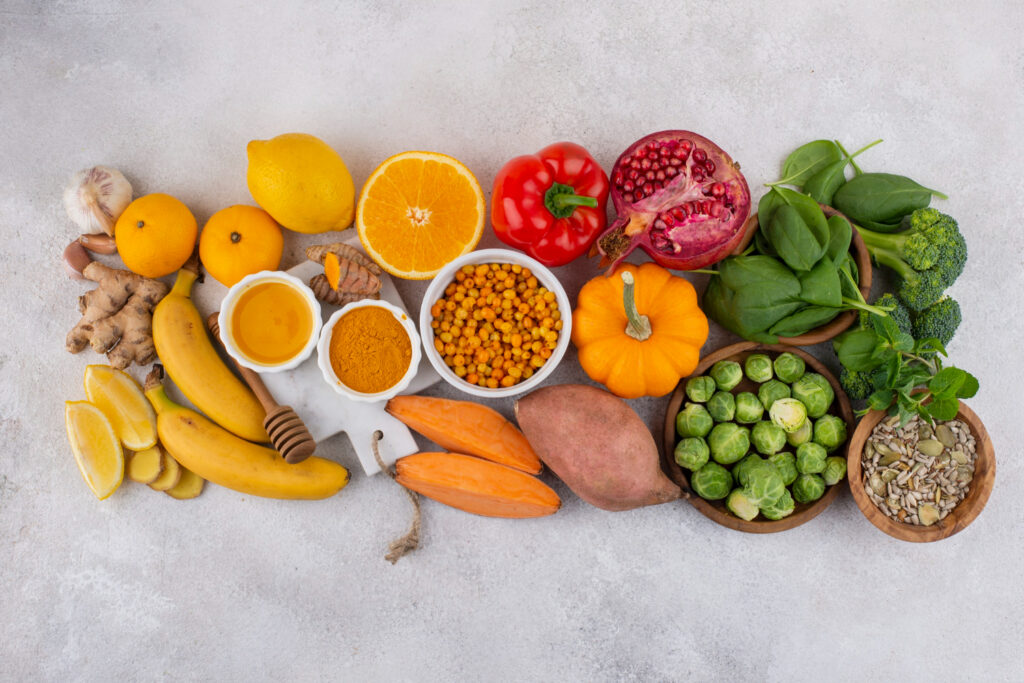 A colourful plate with immunity-boosting and anti-inflammatory foods.|Food as medicine|food can act as medicine|Mediterranean food|Eat to starve cancer|stress management|Food