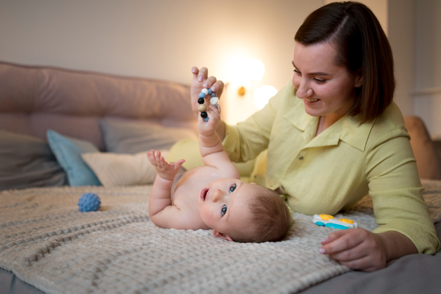 The Sleep-Deprived Breastfeeding Mom’s Survival Guide Sleep practices for breastfeeding moms