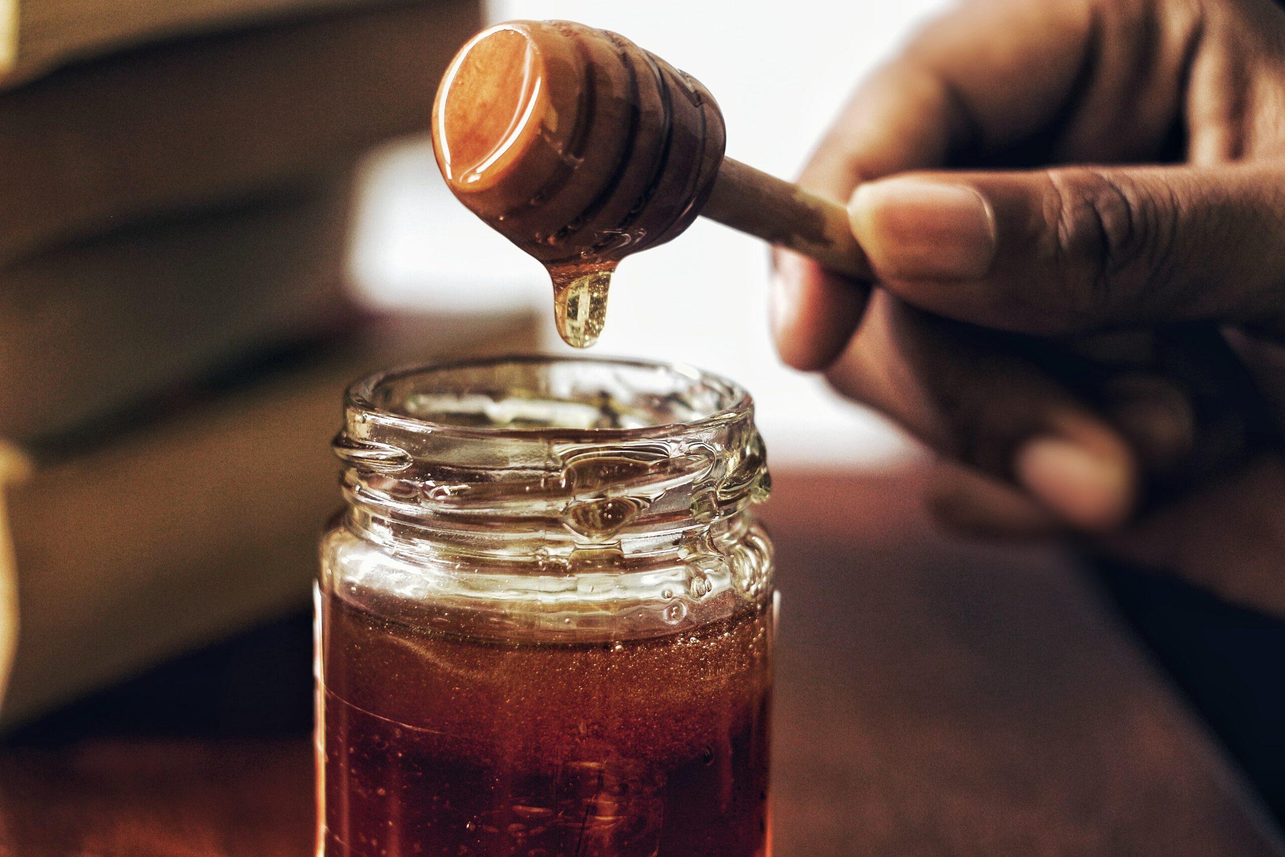 8 Reasons To Put Your Money on Honey raw honey benefits
