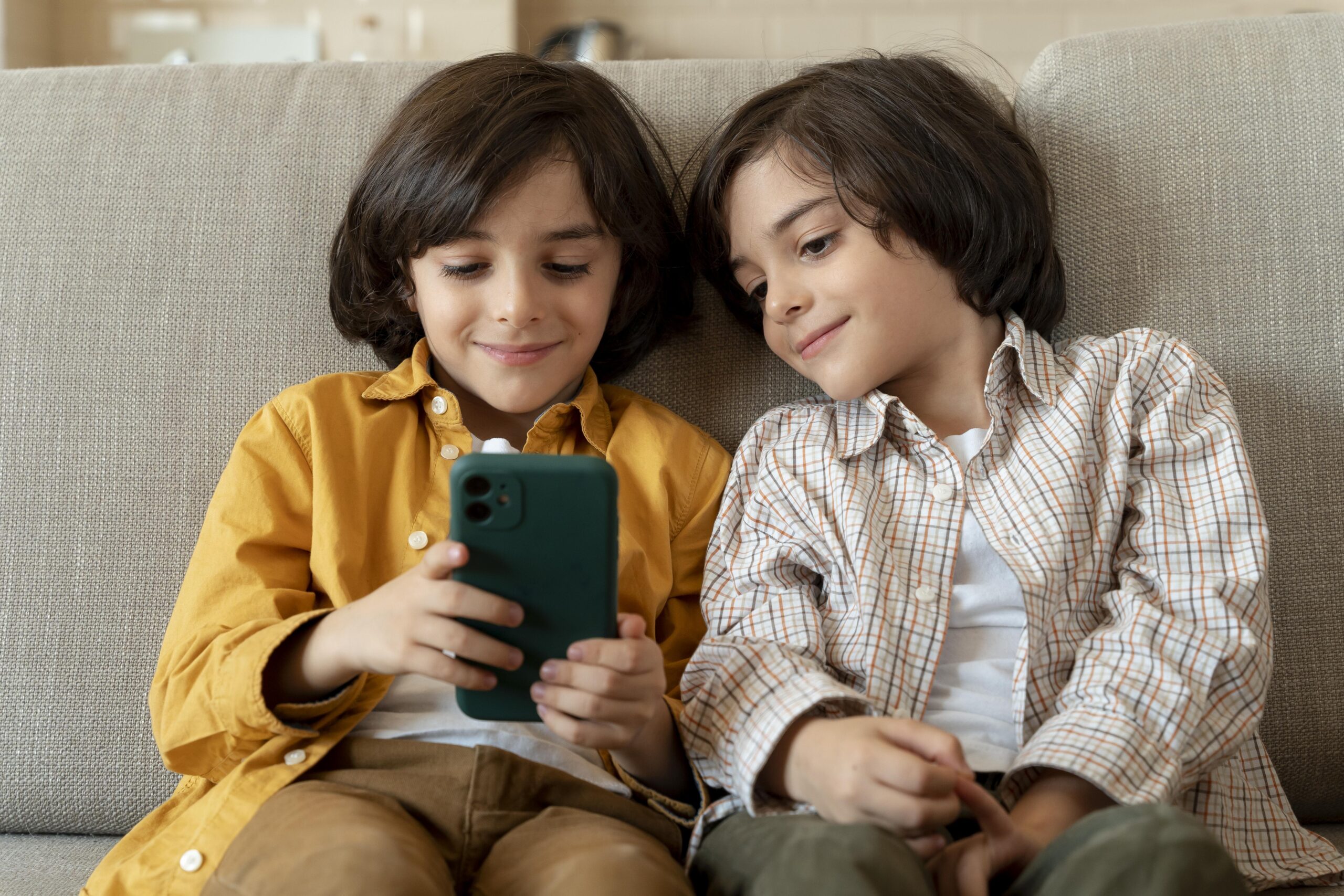Screen Time vs. Your Child’s Vision: How to Find the Right Balance Without Resistance
