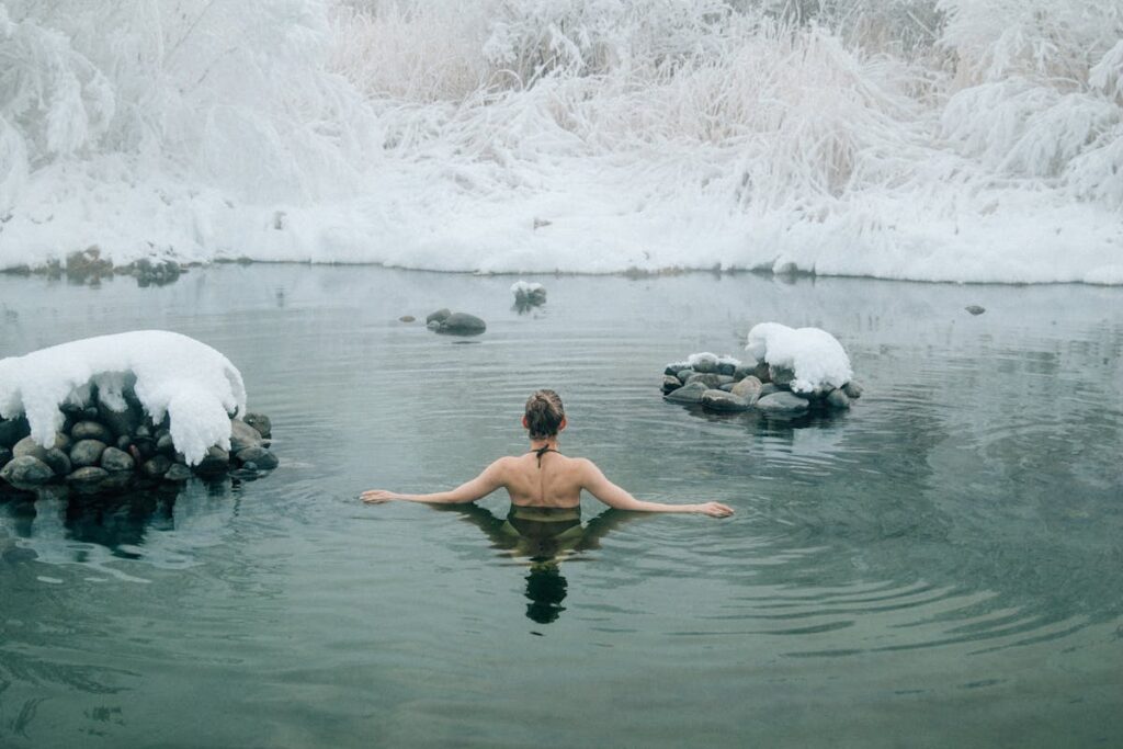 Guide to cold plunges|Health benefits of cold plunges|mindfulness in cold plunges|Get started with cold plunges|Cold plunges
