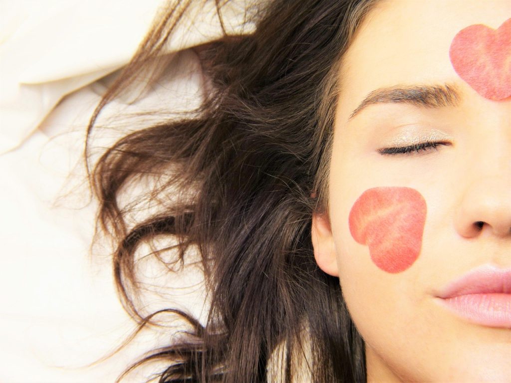 10 “Good” Habits That Quietly Trigger Irritation, Breakouts, and Sensitivity (And What Actually Works)