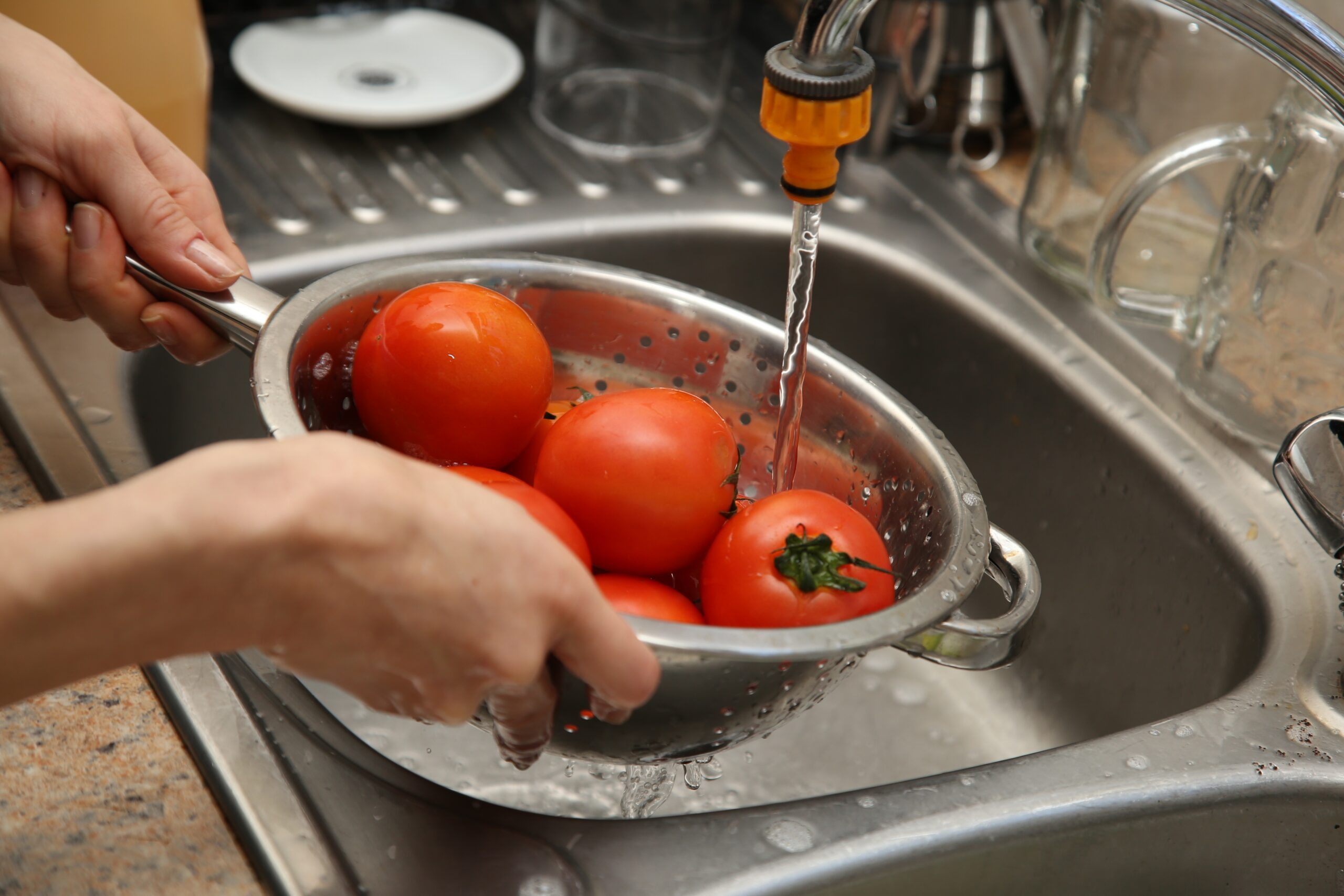 Are You Washing Your Fruits and Vegetables the Right Way? washing-fruits-vegetables-tips