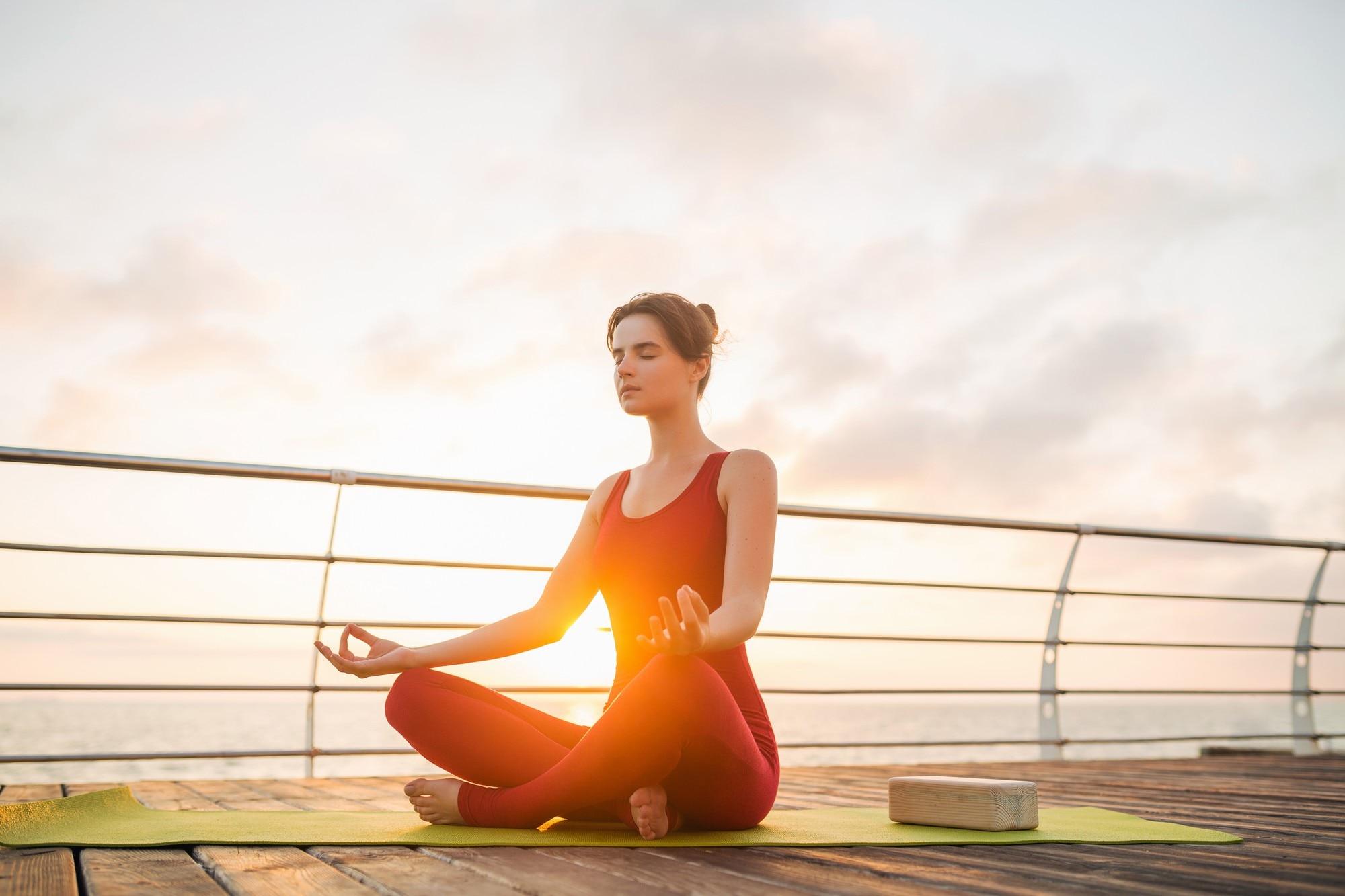 Try This FREE 14-Day Challenge for Better Health and Weight free-challenge-circadian-rhythm-weight
