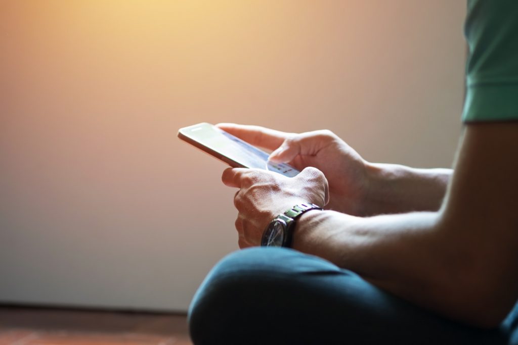 What 10 Minutes of Toilet Scrolling Is Doing to Your Body (And It's Worse Than You Think) how to stop using phone in toilet